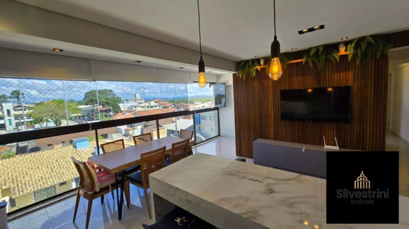Apartamento com 2 suítes no centro de Piçarras