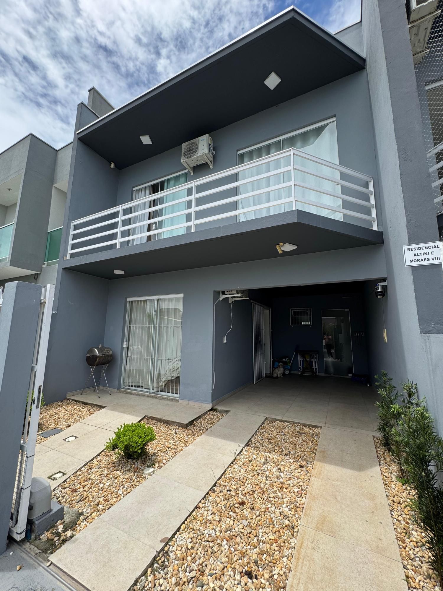 🏡 Sobrado Mobiliado no Centro de Balneário Piçarras – PRONTO PARA MORAR! 🌊