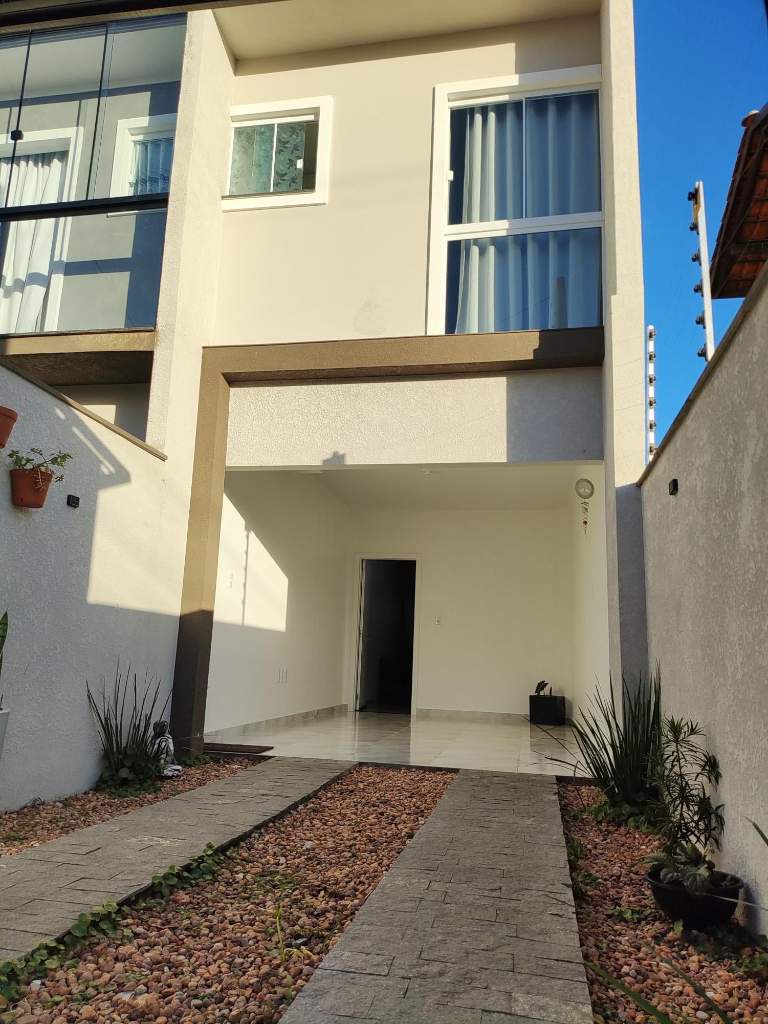 Sobrado à venda  no Itacolomi - Balneário Piçarras, SC. Imóveis
