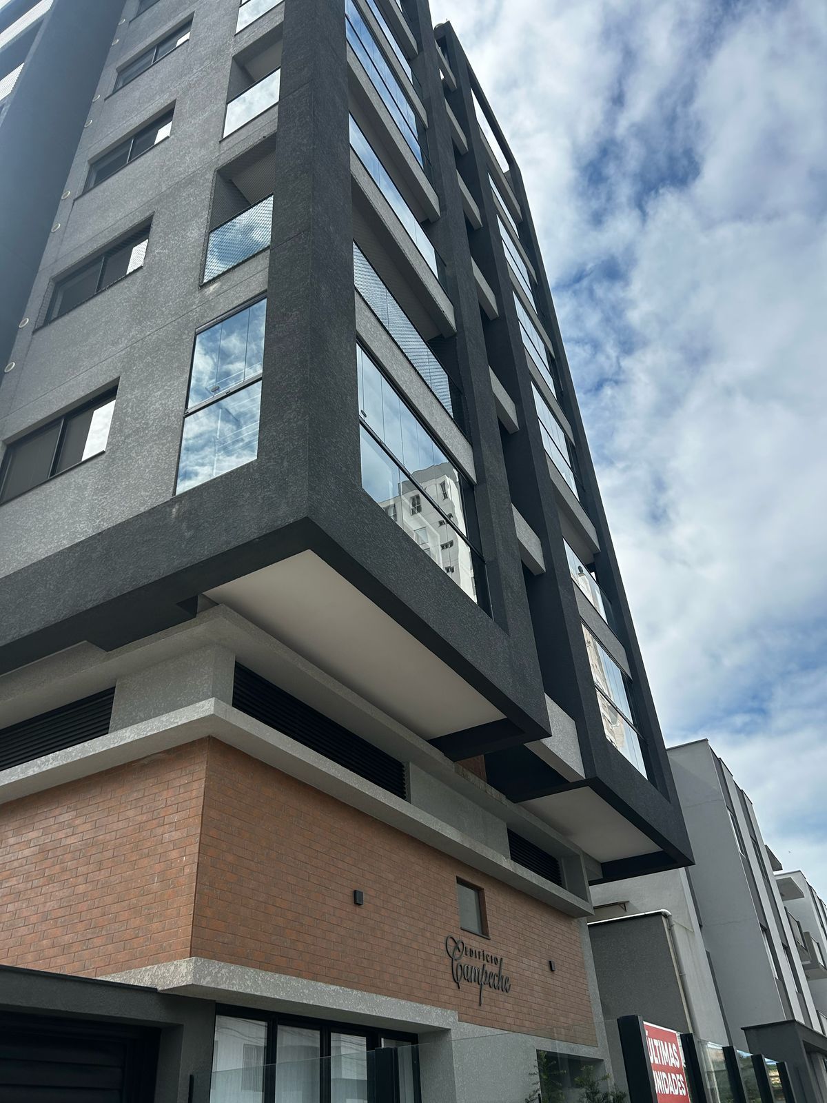 Apartamento para alugar  no Centro - Balneário Piçarras, SC. Imóveis