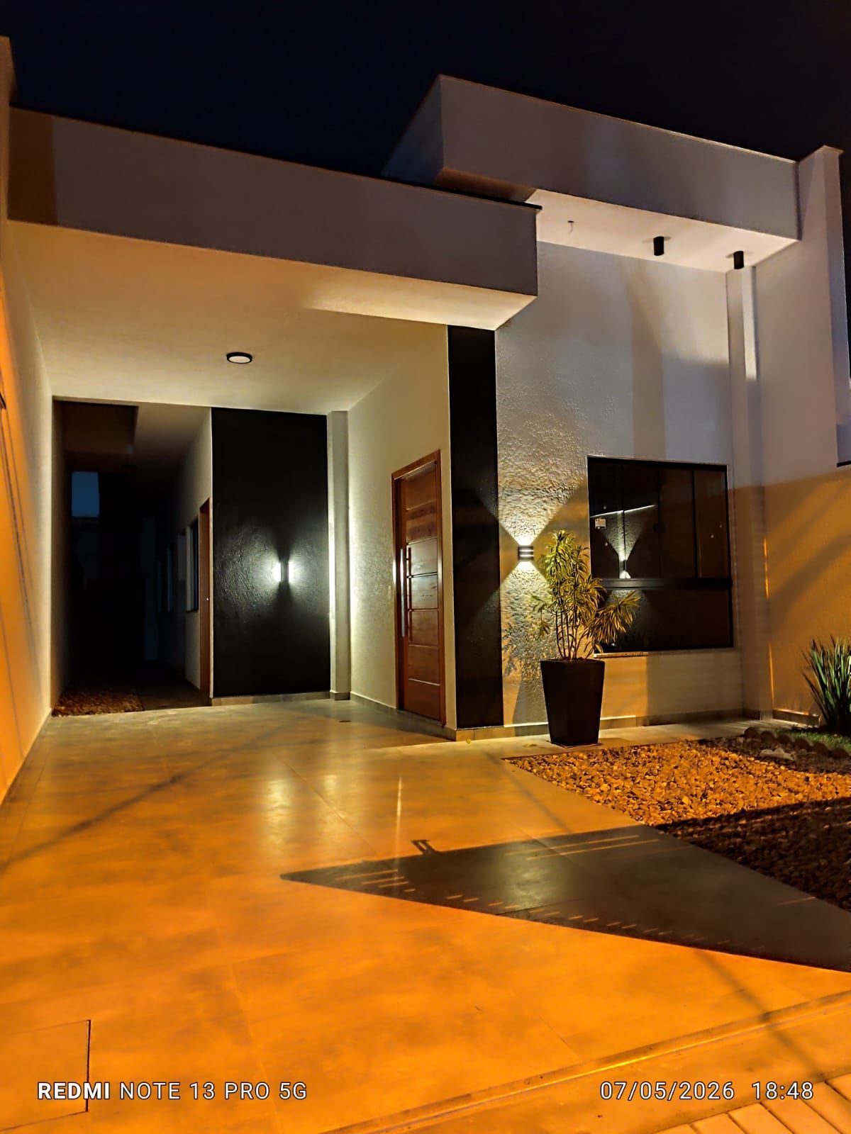 Linda Casa recém construída a venda