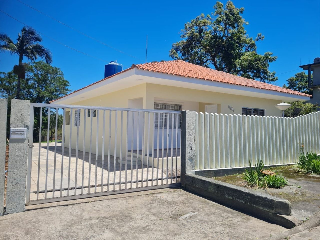 Casa para alugar  no Centro - Balneário Piçarras, SC. Imóveis