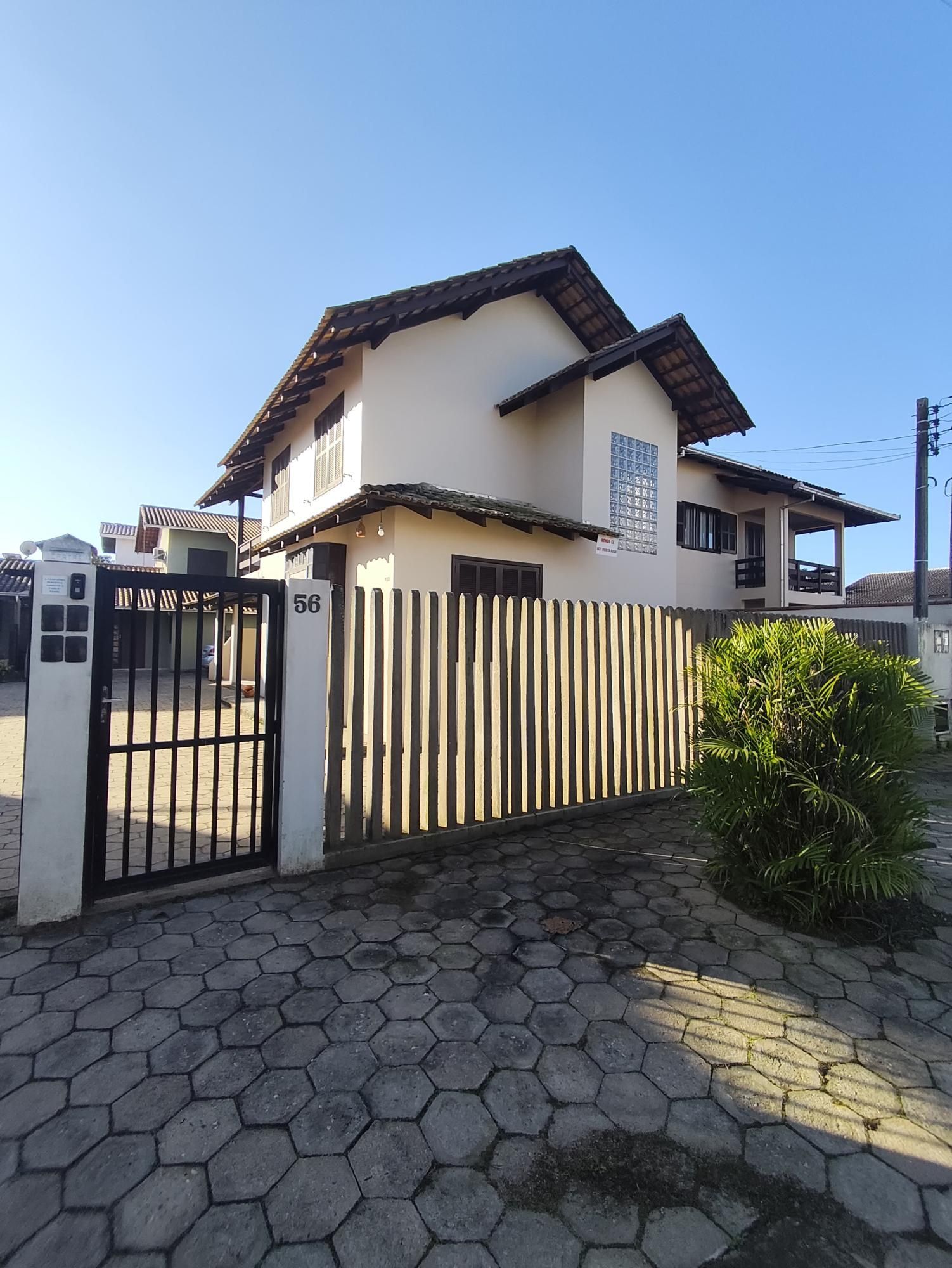 Sobrado à venda no Centro, Balneário Piçarras - SC