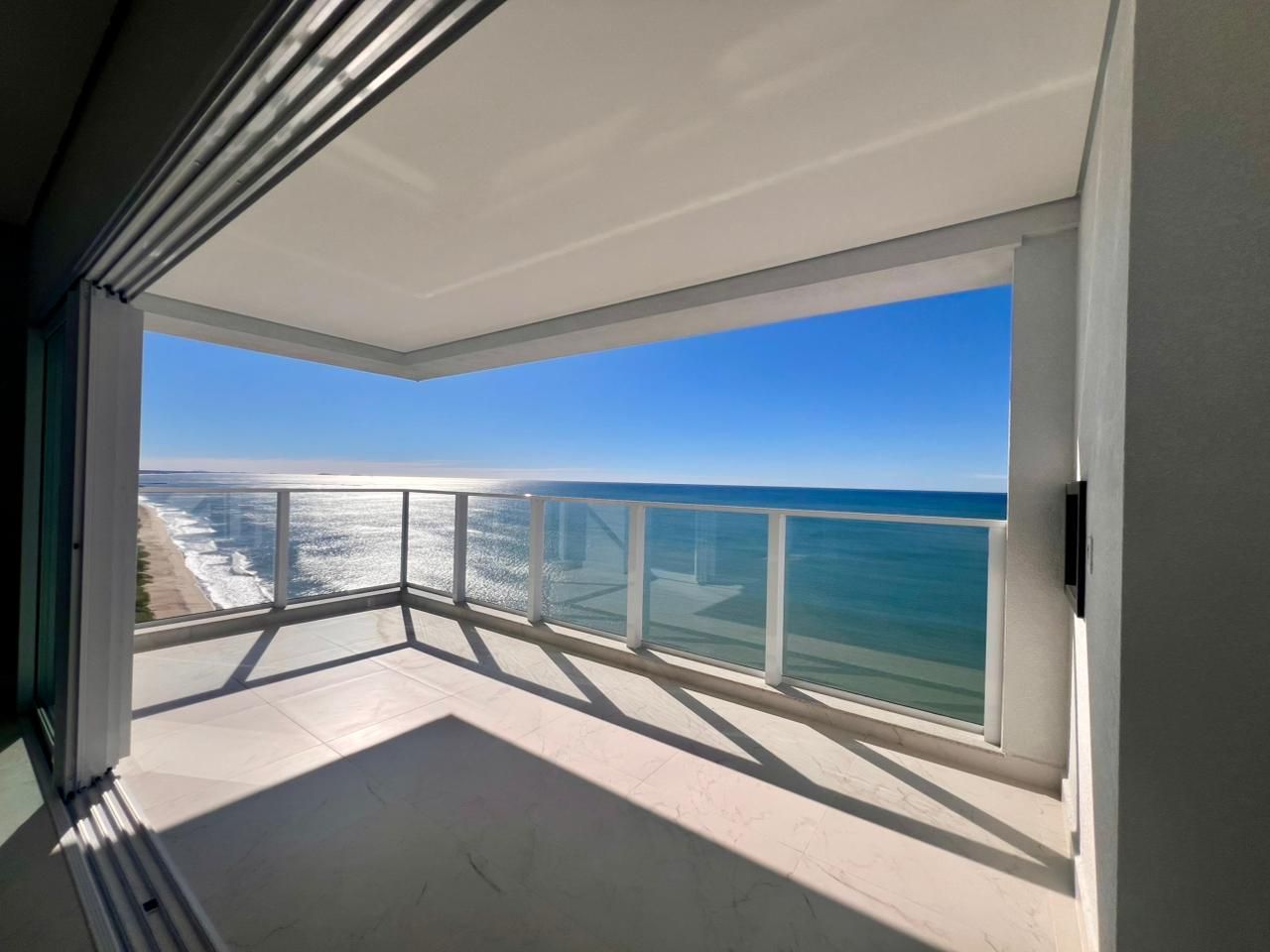 Apartamento frente mar com  lazer Home Club
