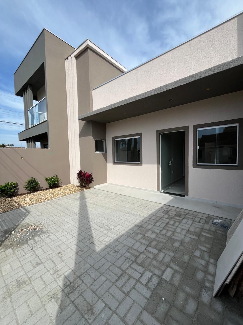 Casa com 2 Dormitórios à venda, 56 m² por R$ 385.000,00 Casa com 2 Dormitórios à venda, 56 m² por R$ 385.000,00