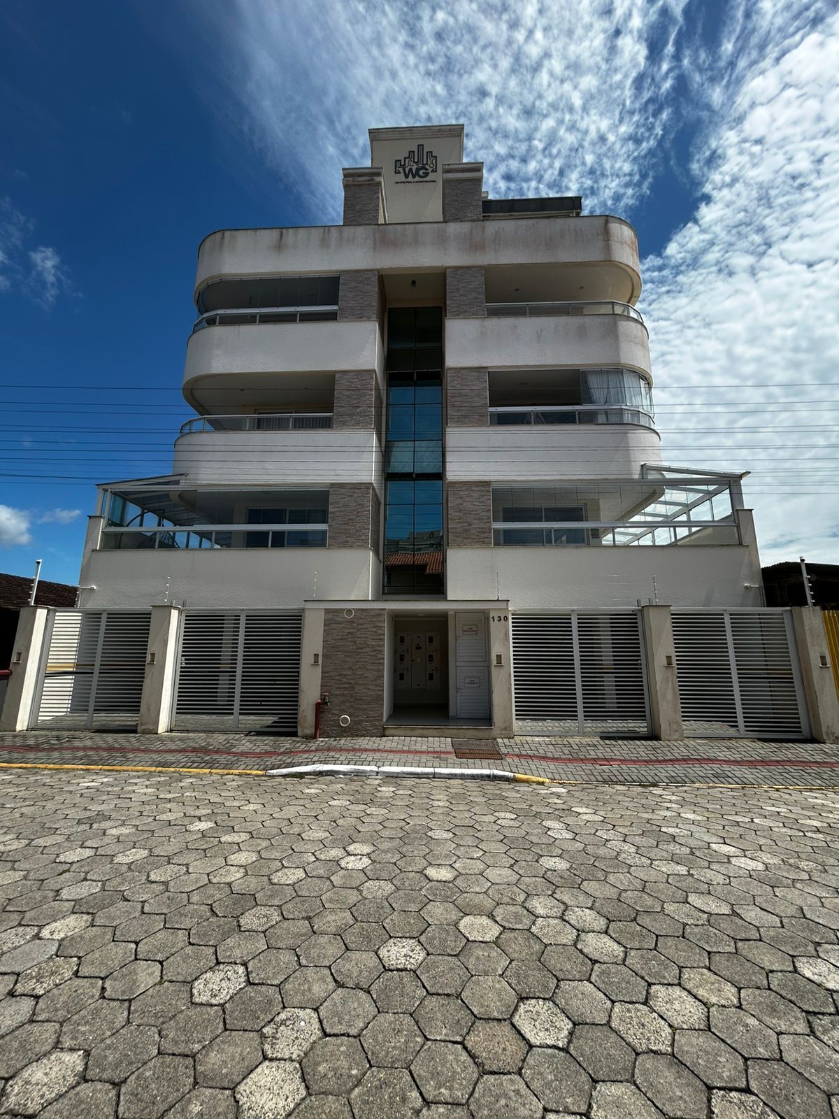 Cobertura apenas 200 metros da praia