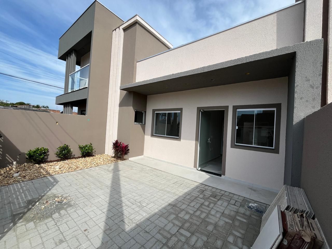 Casa com 2 Dormitórios à venda, 56 m² por R$ 385.000,00 Casa com 2 Dormitórios à venda, 56 m² por R$ 385.000,00