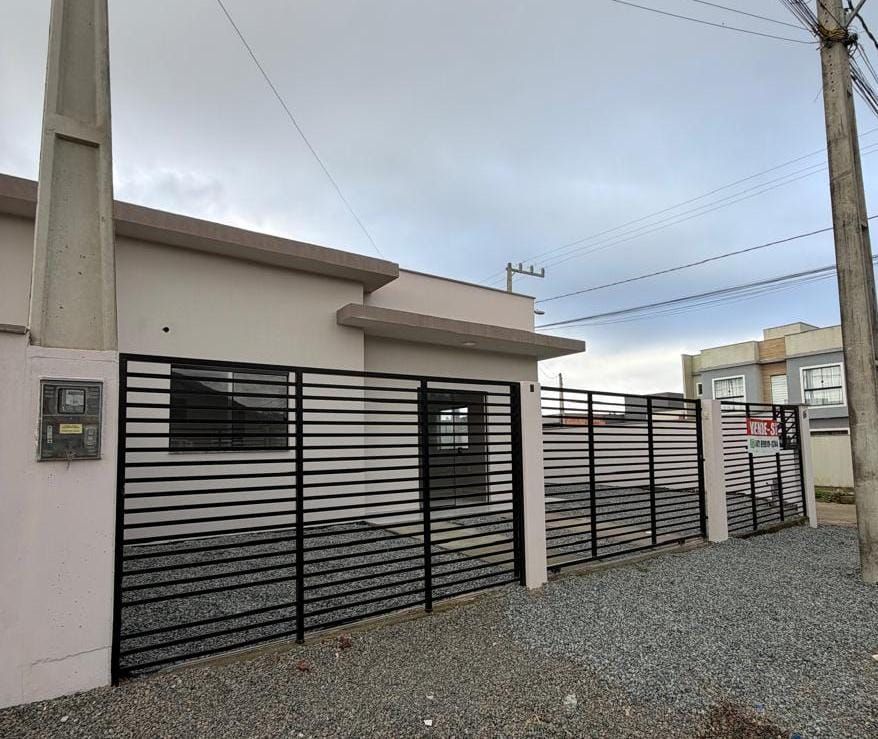 Casa de esquina  com 2 suítes