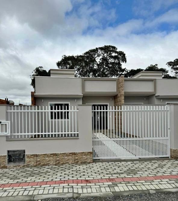 Casa à venda  no Itacolomi - Balneário Piçarras, SC. Imóveis