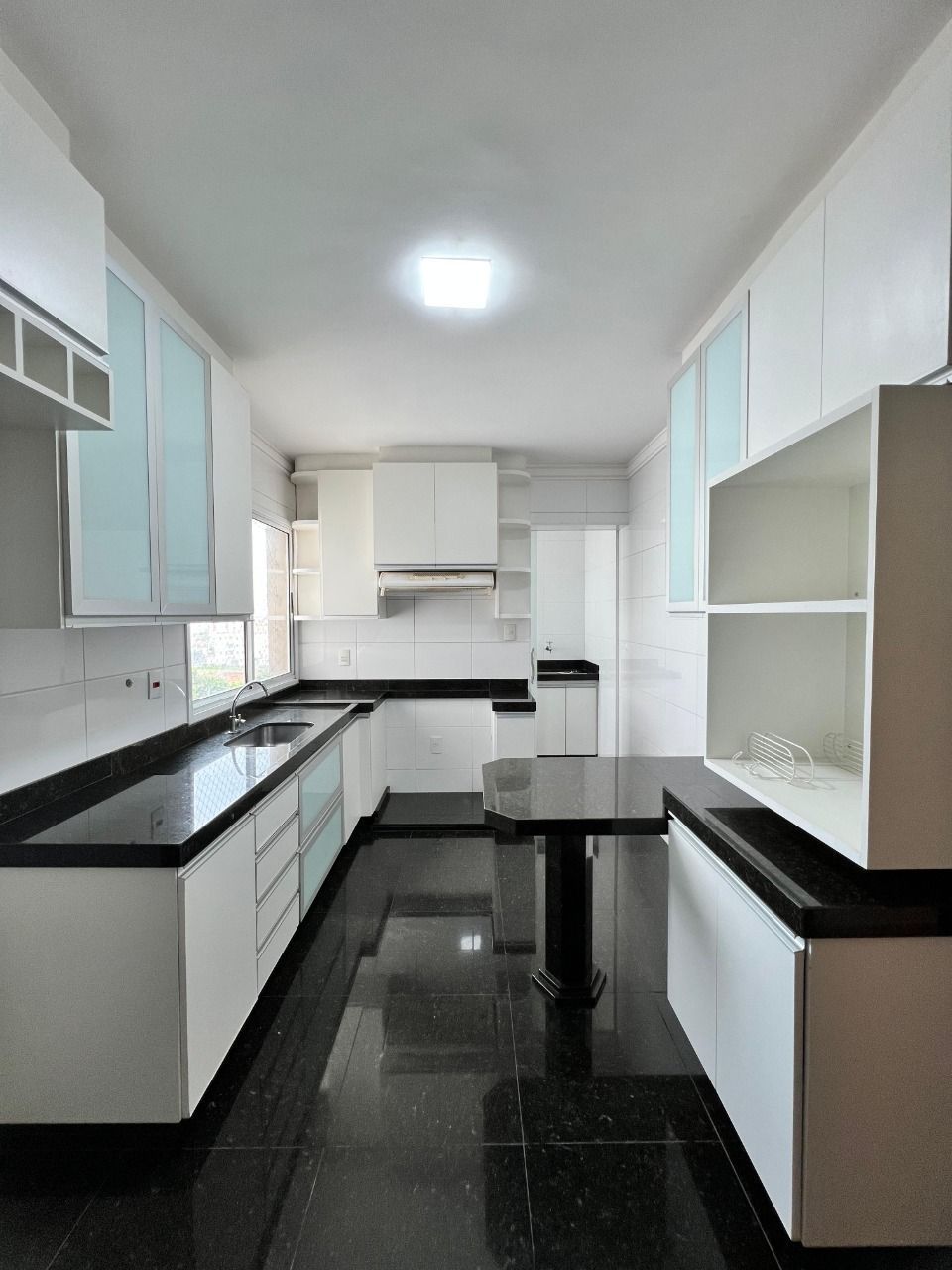 Apartamento à venda  no Santa Mônica - Uberlândia, MG. Imóveis