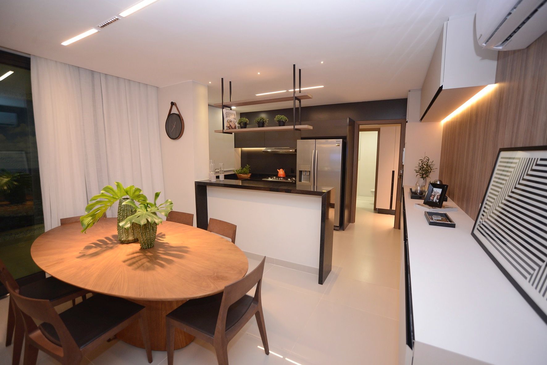 Apartamento à venda com 3 quartos, 135m² - Foto 2