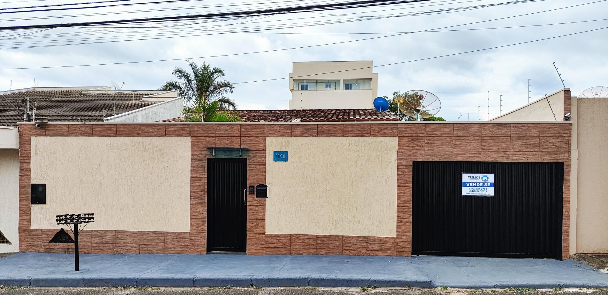 Casa à venda  no Santa Mônica - Uberlândia, MG. Imóveis