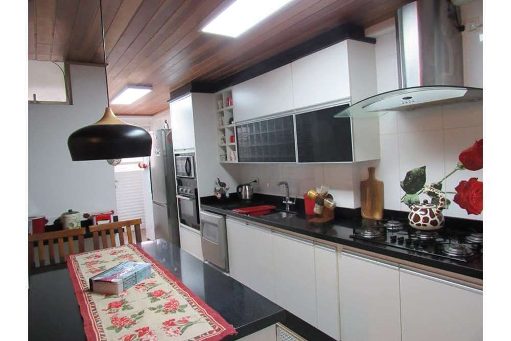 Casa, 3 quartos, 327 m² - Foto 3