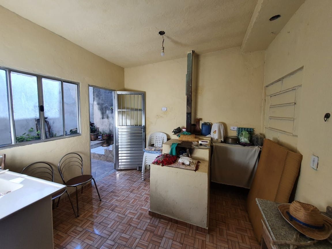 Casa à venda com 3 quartos, 200m² - Foto 1