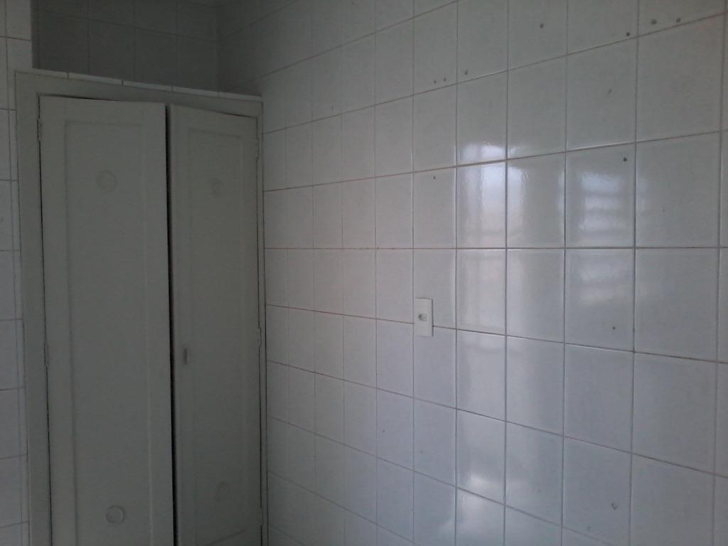 Apartamento à venda com 2 quartos, 75m² - Foto 11