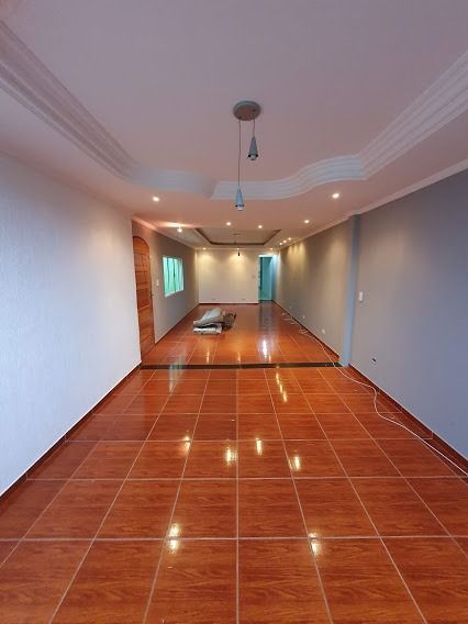 Sobrado à venda com 3 quartos, 200m² - Foto 1