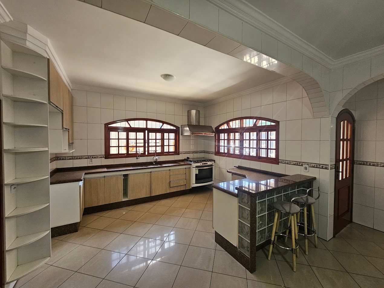 Sobrado à venda com 5 quartos, 300m² - Foto 8