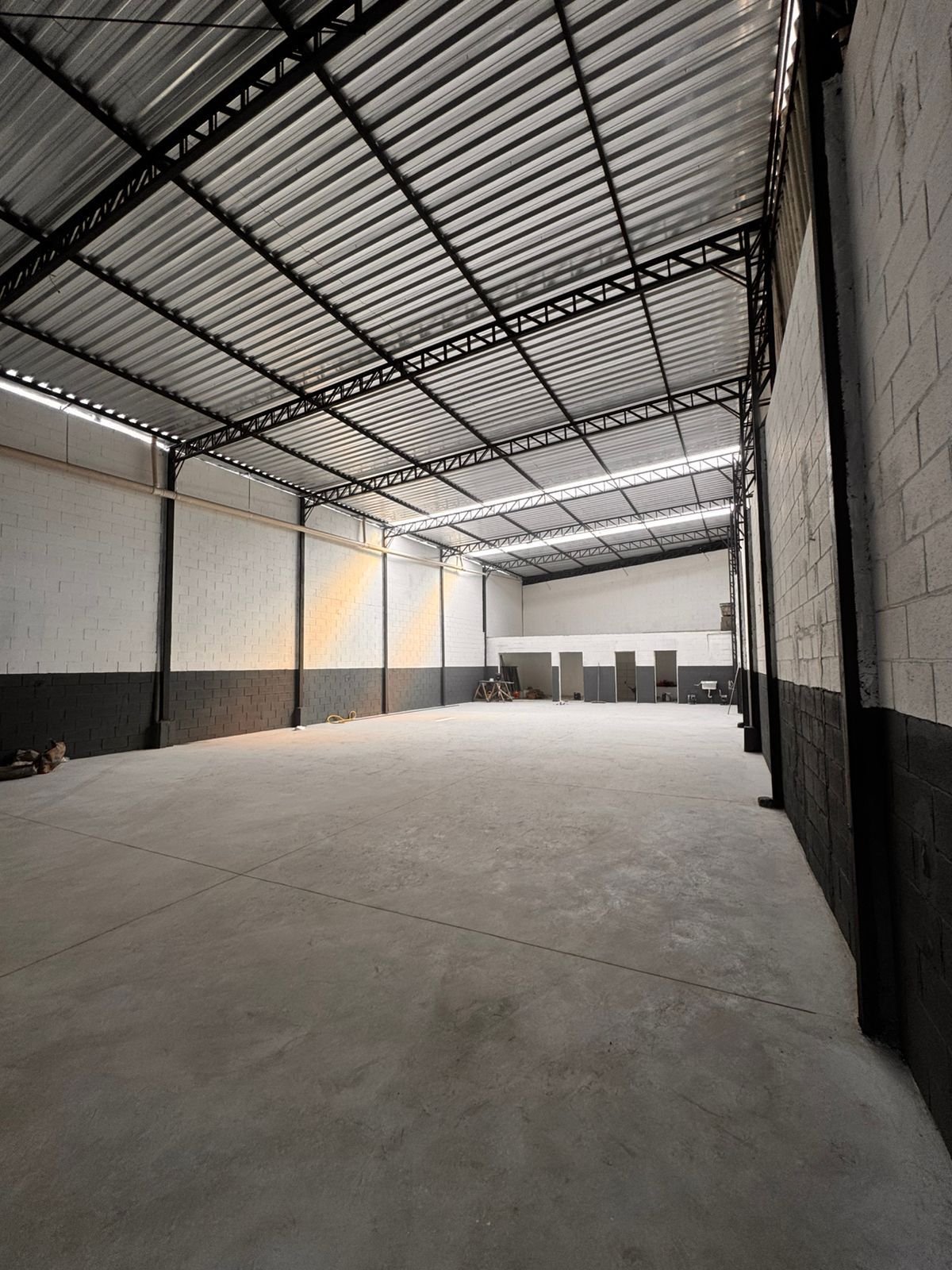 Depósito-Galpão, 300 m² - Foto 1