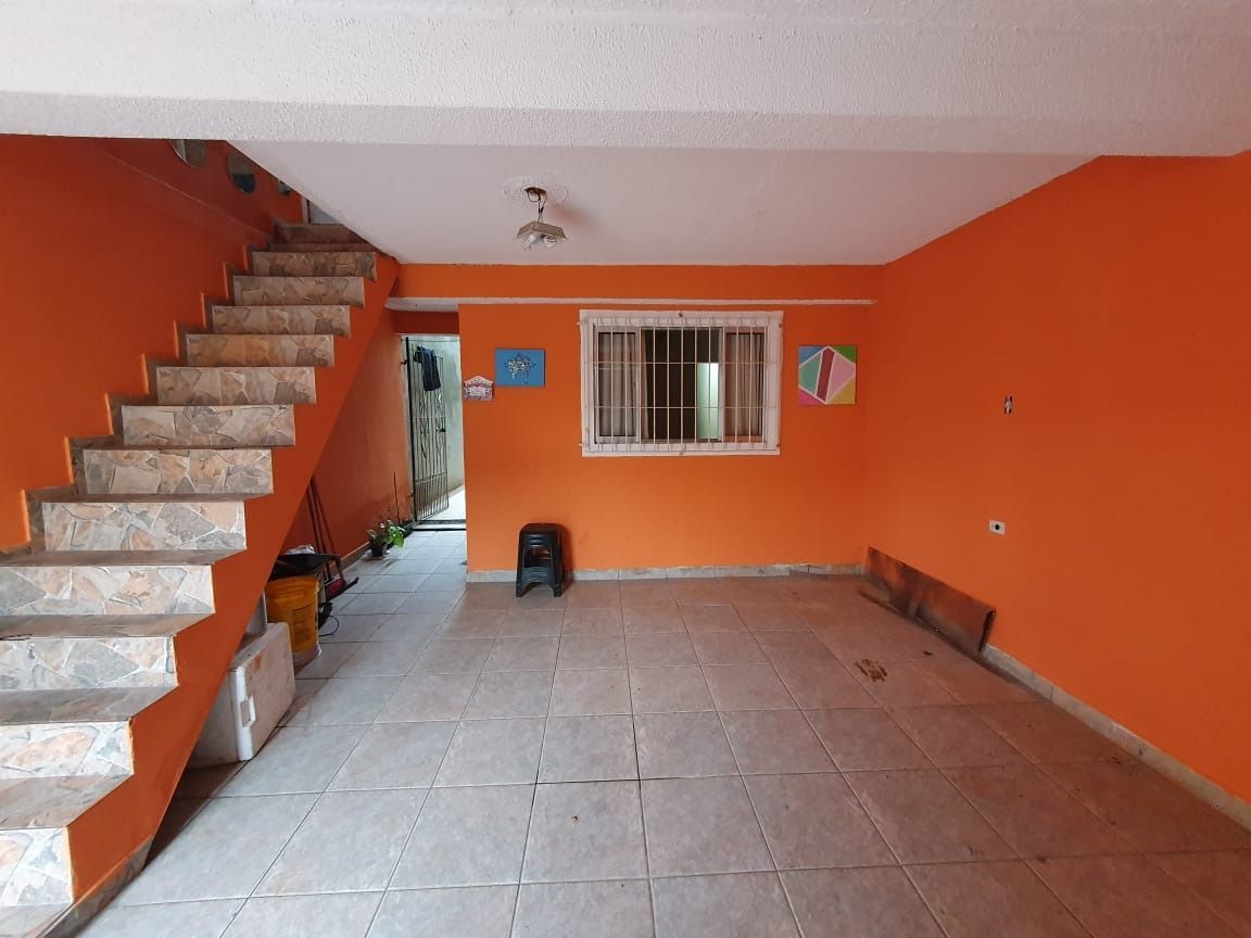 Casa à venda com 3 quartos, 128m² - Foto 1