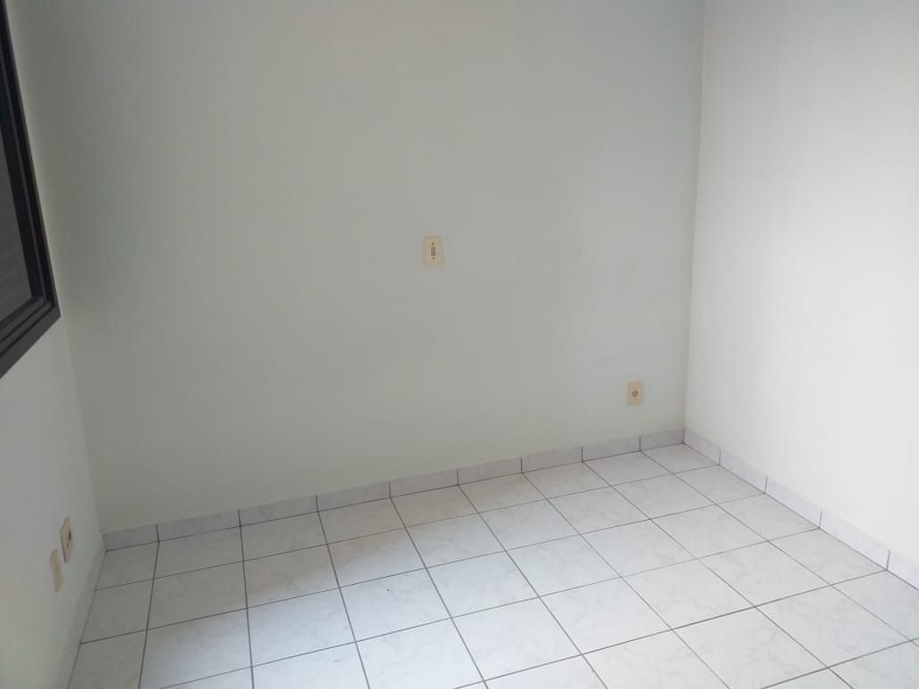 Apartamento à venda com 2 quartos, 75m² - Foto 3