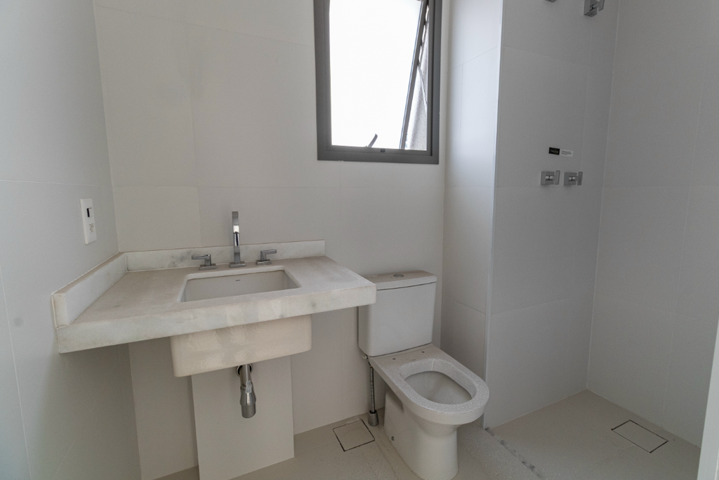 Apartamento à venda com 3 quartos, 160m² - Foto 1