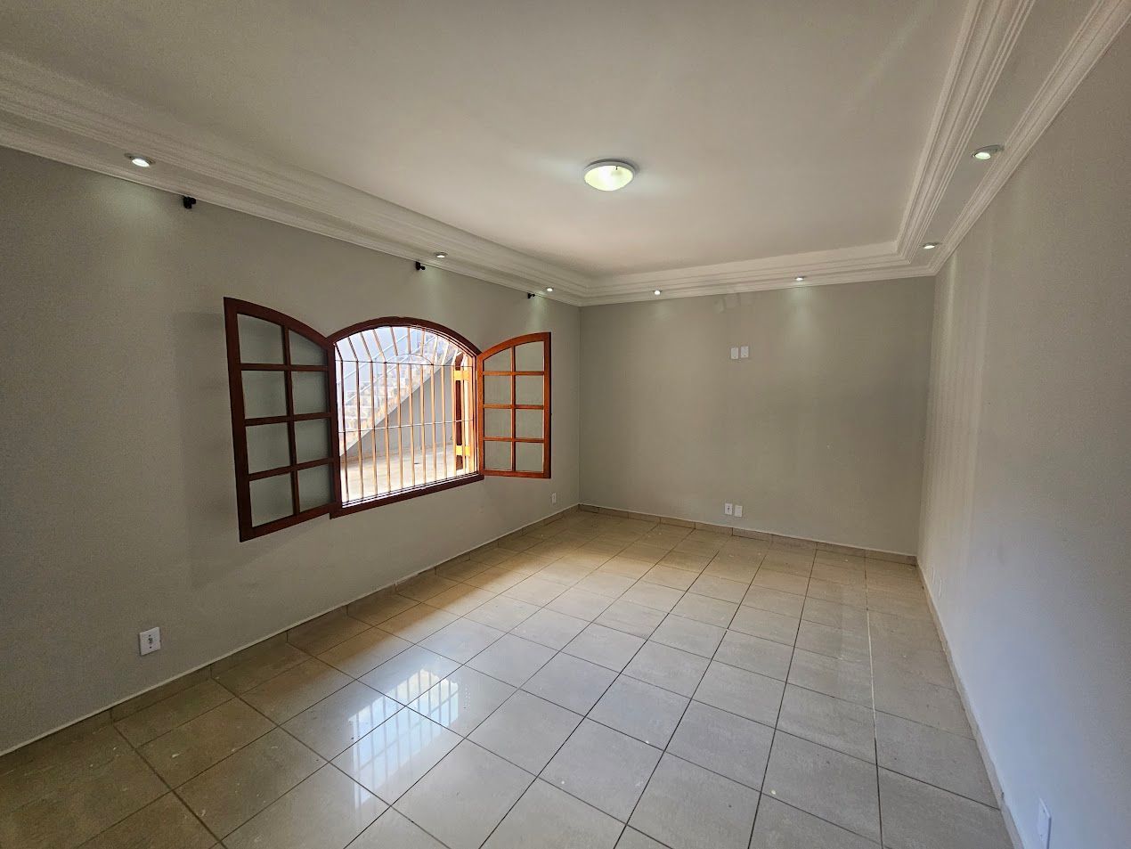 Sobrado à venda com 5 quartos, 300m² - Foto 4