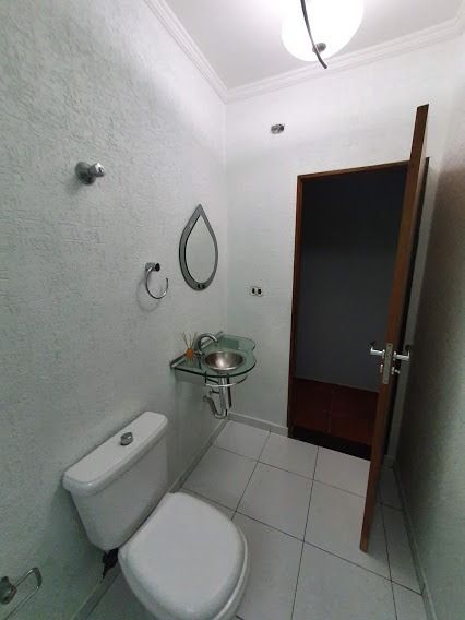 Sobrado à venda com 3 quartos, 200m² - Foto 11