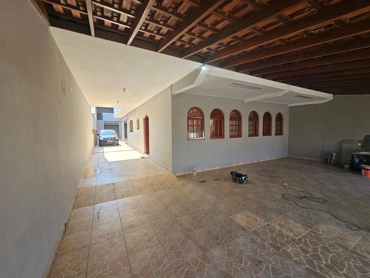Sobrado à venda com 5 quartos, 300m² - Foto 1