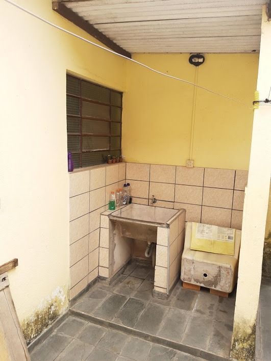 Casa à venda com 2 quartos, 90m² - Foto 4