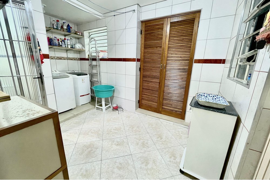 Casa à venda com 5 quartos, 309m² - Foto 4