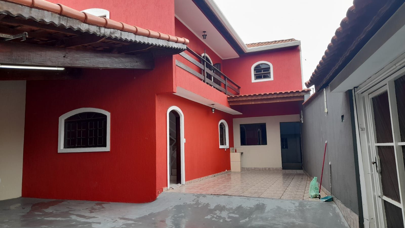 Sobrado à venda com 3 quartos, 200m² - Foto 2