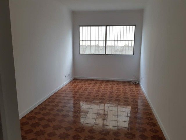 Apartamento à venda com 2 quartos, 70m² - Foto 2