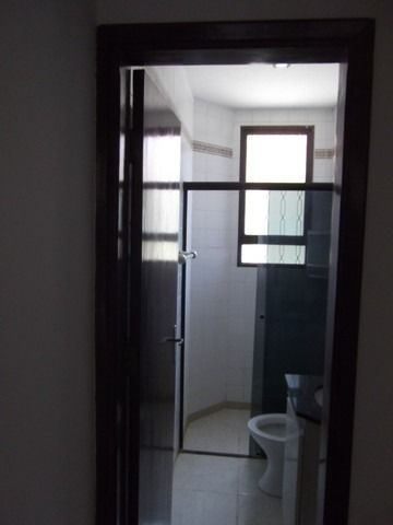 Apartamento à venda com 2 quartos, 66m² - Foto 2