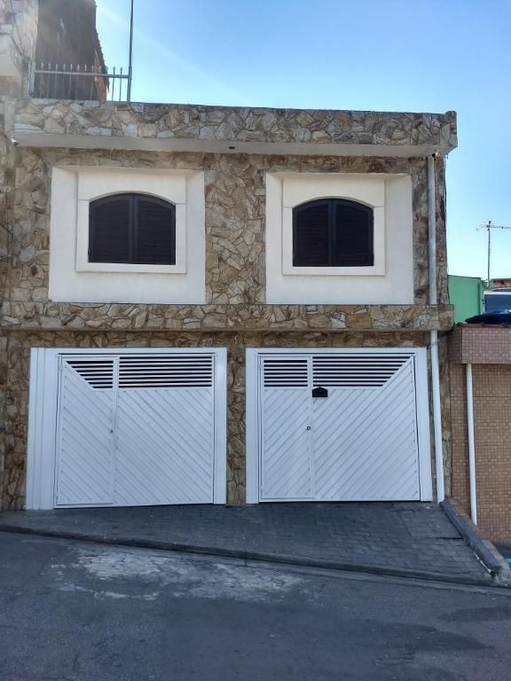 Sobrado à venda com 2 quartos, 250m² - Foto 1