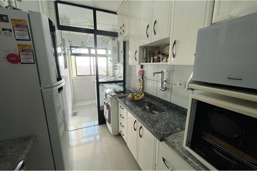 Apartamento à venda com 3 quartos, 80m² - Foto 2