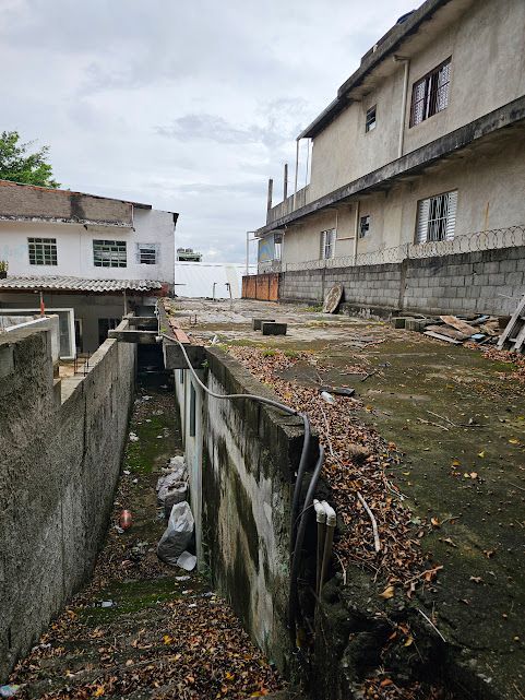 Casa à venda com 4 quartos, 200m² - Foto 25