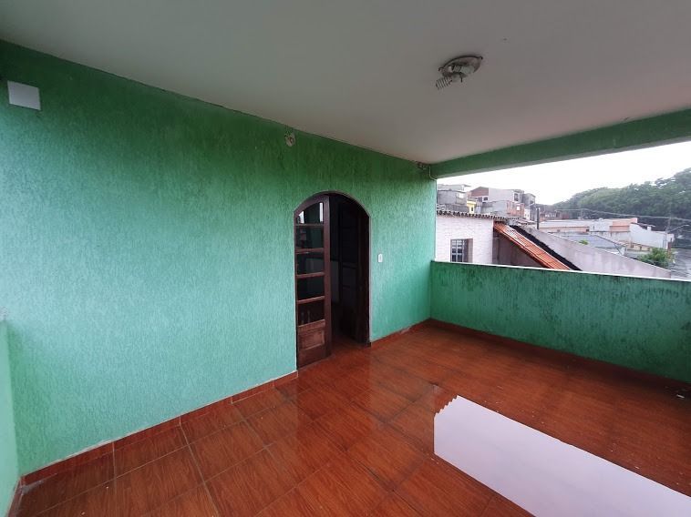 Sobrado à venda com 3 quartos, 200m² - Foto 2