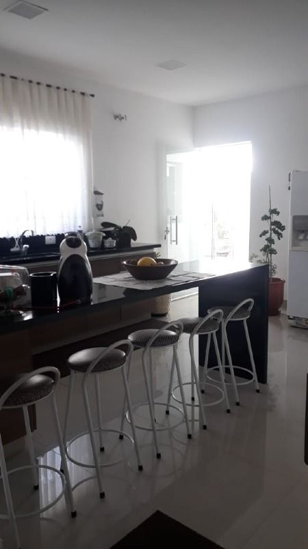 Sobrado à venda com 3 quartos, 295m² - Foto 4