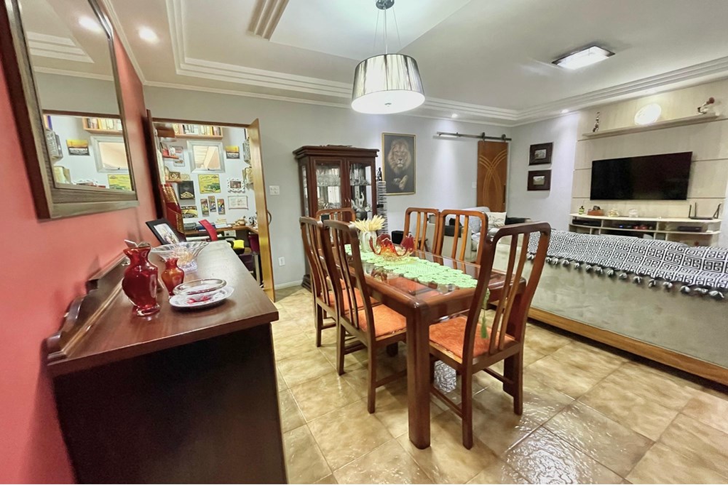 Casa à venda com 5 quartos, 309m² - Foto 26