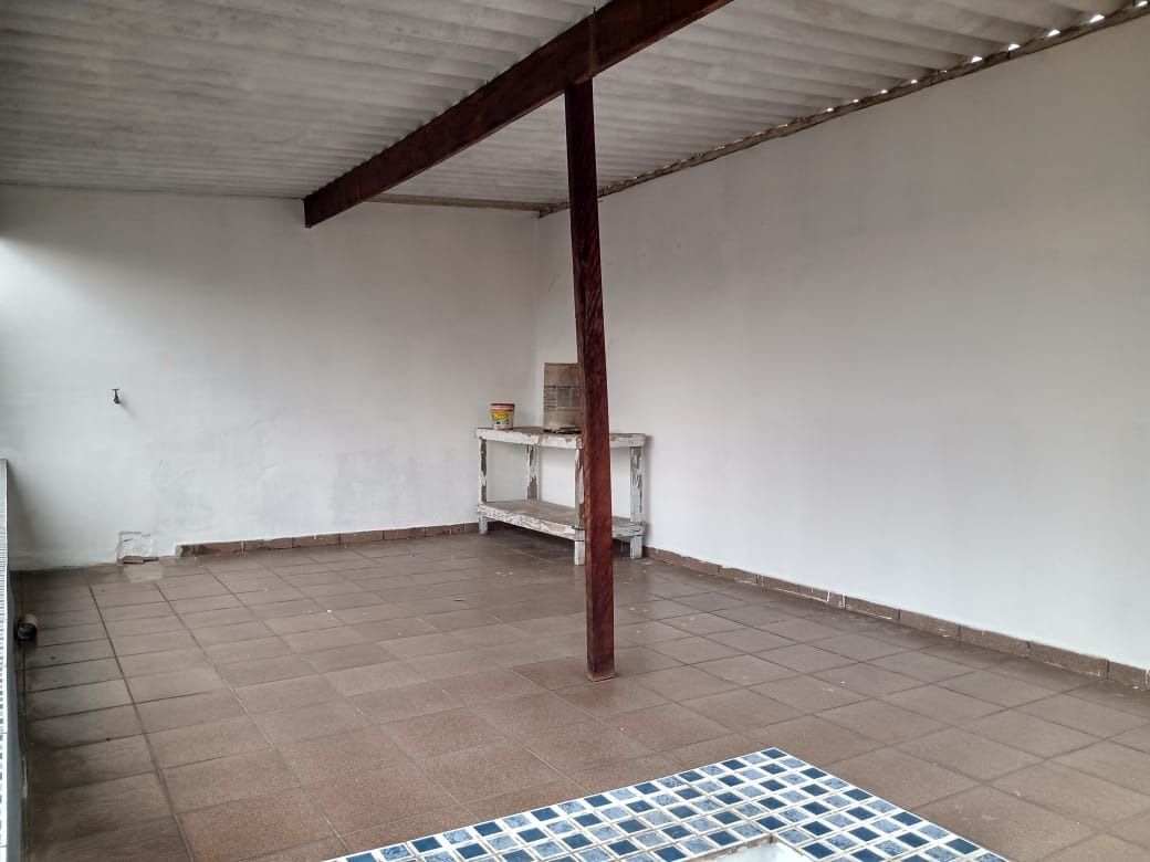 Casa à venda com 3 quartos, 100m² - Foto 1