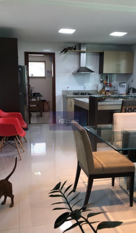 Casa, 3 quartos, 240 m² - Foto 9