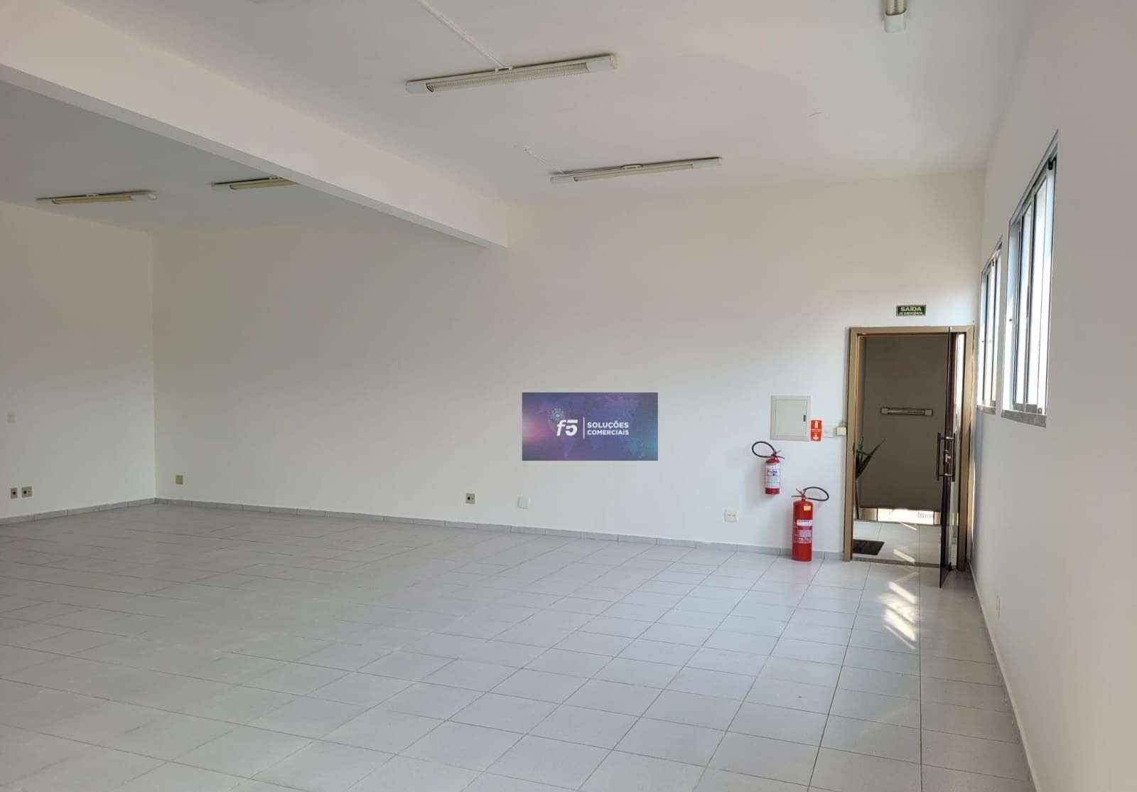 Conjunto Comercial-Sala para alugar com 1 quarto, 125m² - Foto 3