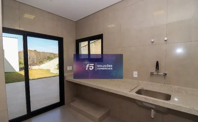 Casa à venda com 4 quartos, 275m² - Foto 2