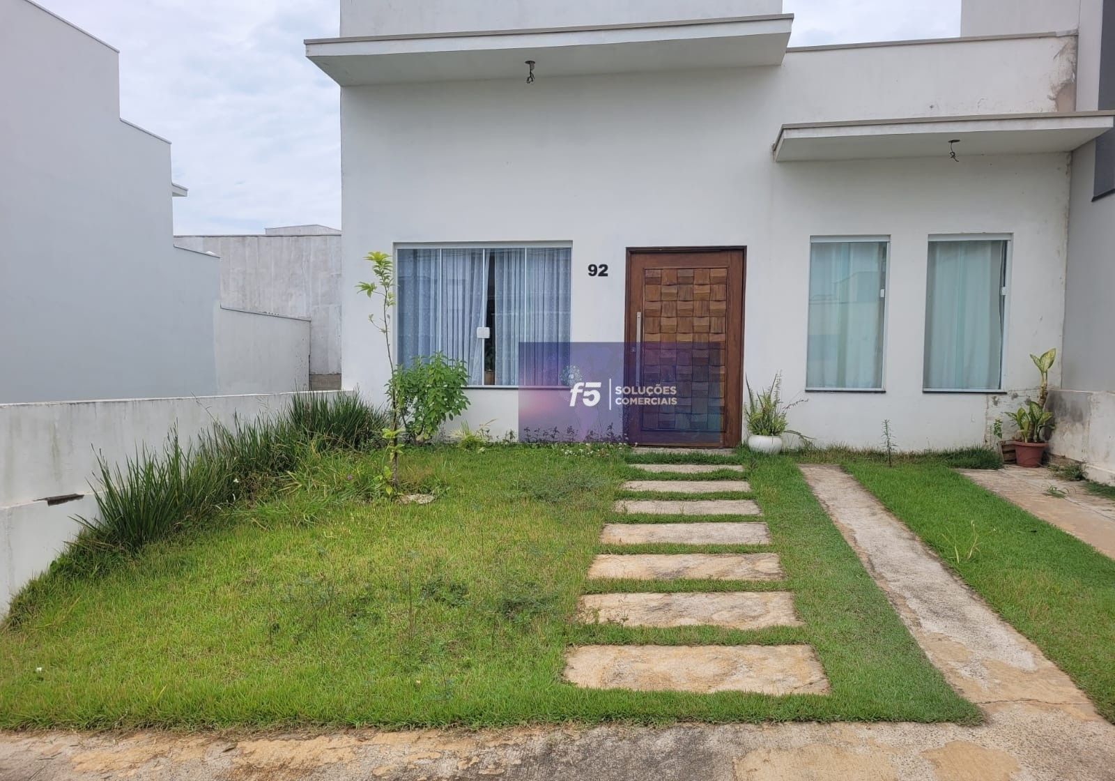 Casa de Condomínio à venda com 2 quartos, 150m² - Foto 1