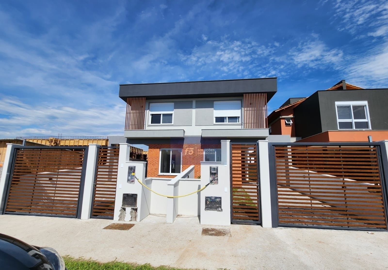 Casa à venda com 4 quartos, 158m² - Foto 1