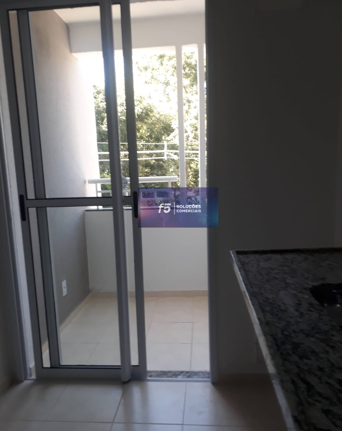 Apartamento à venda com 2 quartos, 42m² - Foto 2