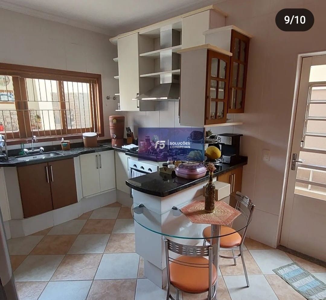 Casa, 3 quartos, 241 m² - Foto 2
