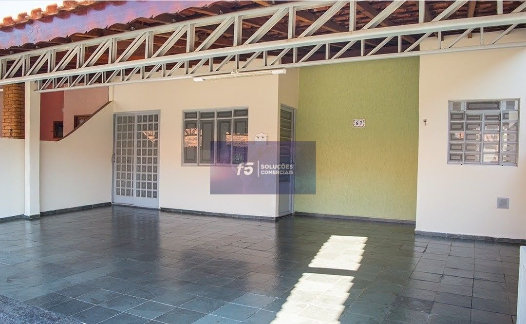 Casa à venda com 3 quartos, 105m² - Foto 2