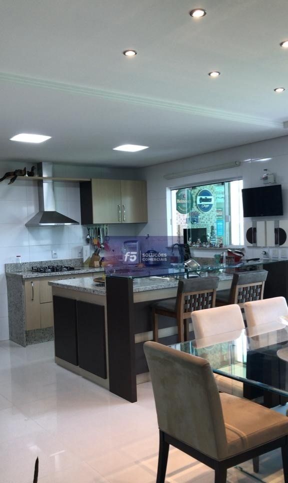 Casa, 3 quartos, 240 m² - Foto 8