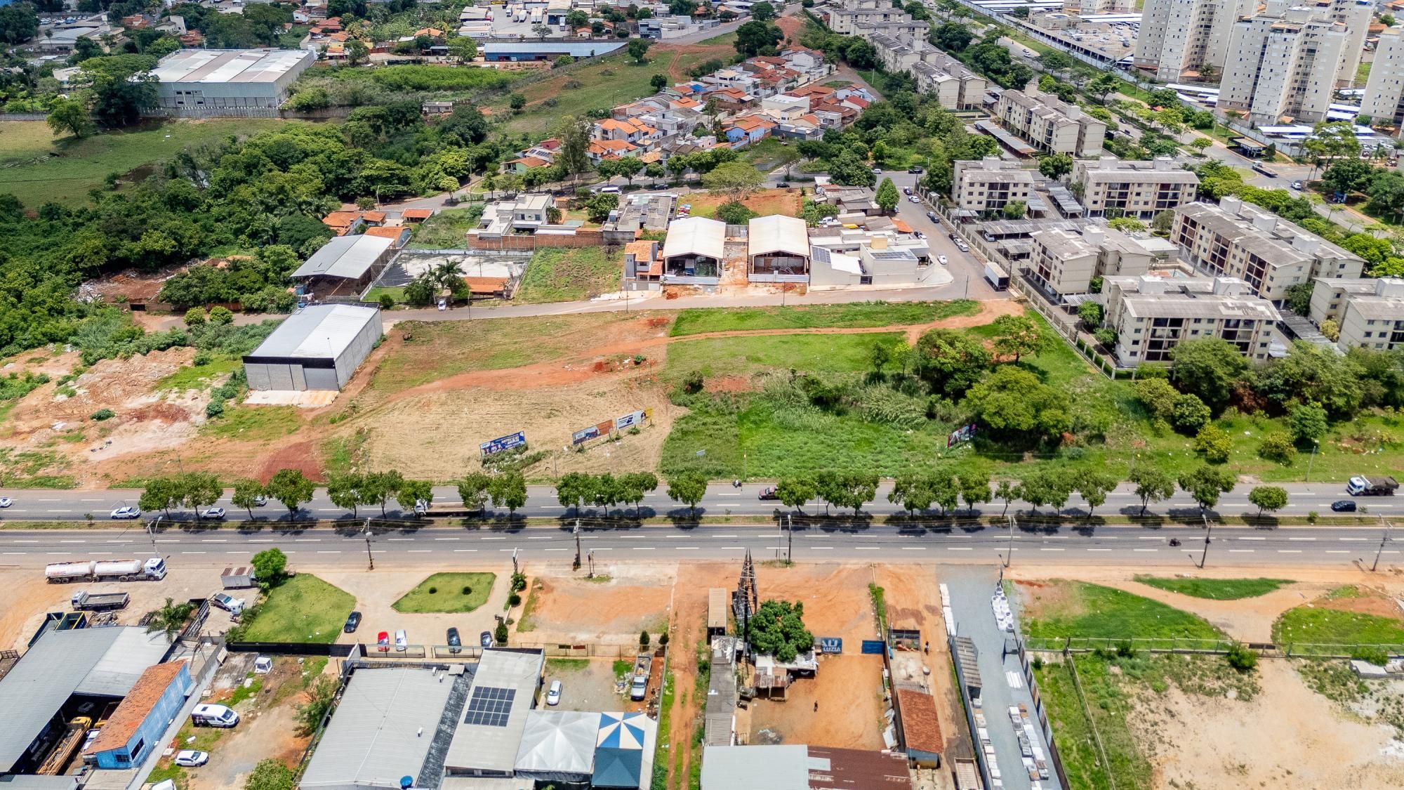 Terreno de 4.152 m² na Av. Perimetral Norte, no Goiânia 2, com vocação comercial e residencial — foto 1